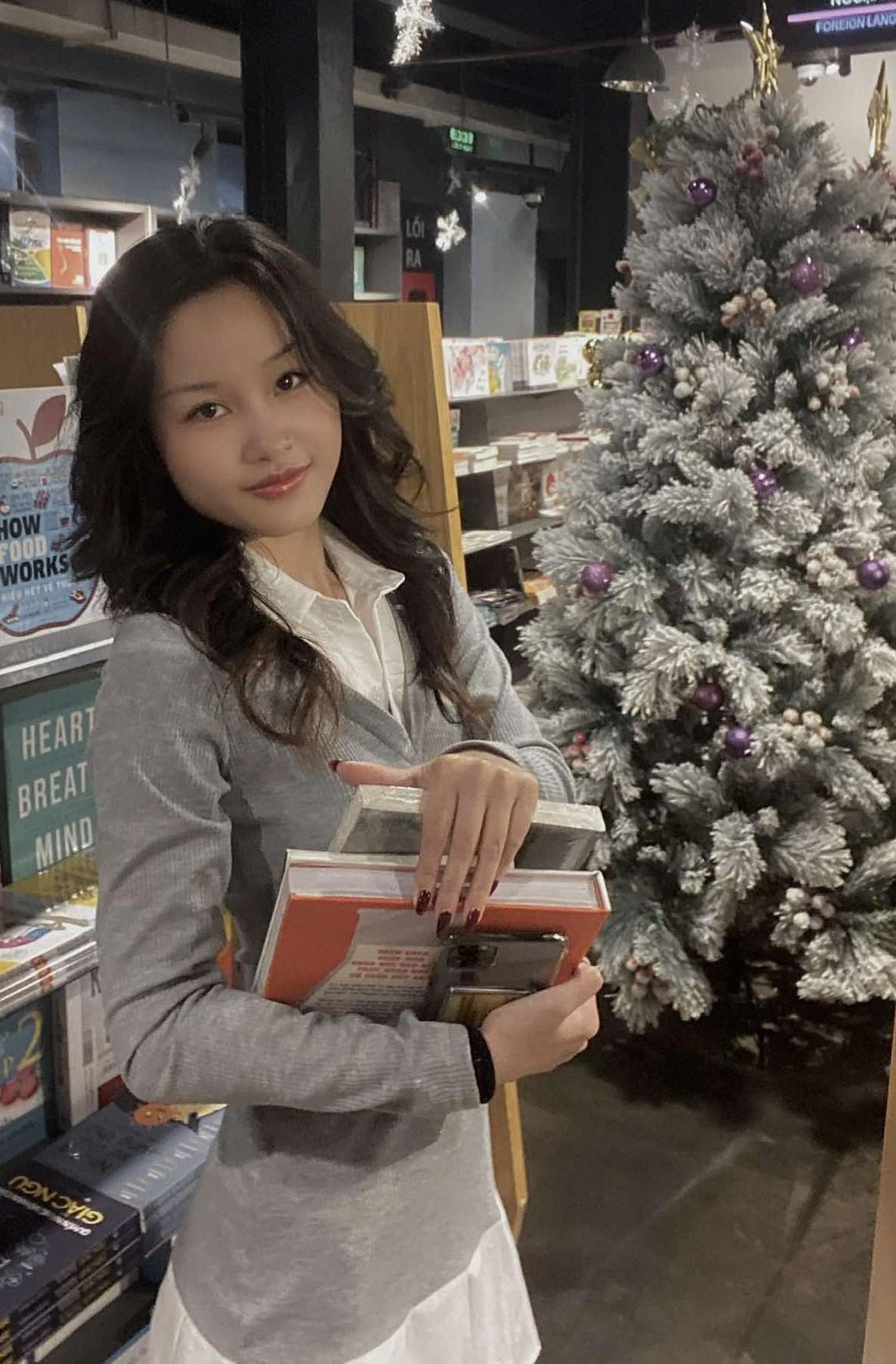 Nia in a Vietnamese video lesson in Saigon